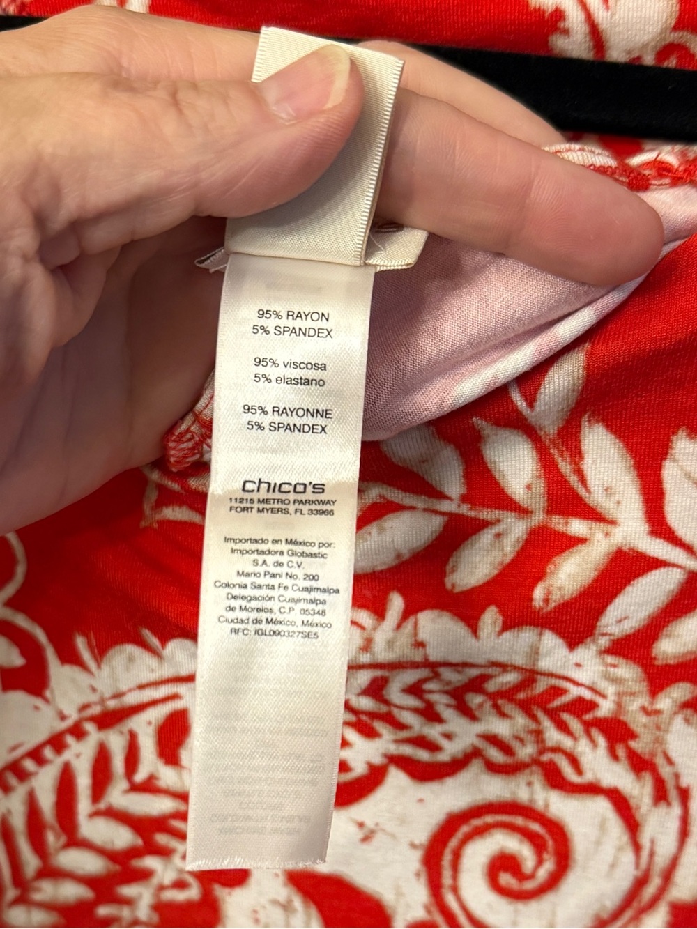 Chico’s Red White Paisley Boho Kimono Sleeve Top Size 1 EUC - Picture 4 of 6